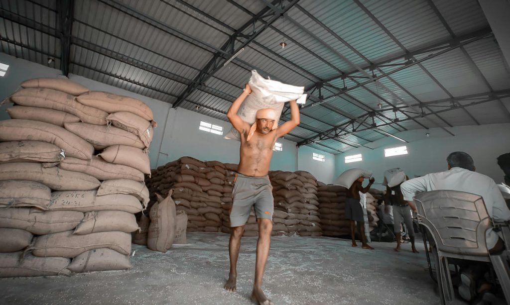 Thuê Kho: Giải pháp Lưu Trữ Thông Minh cho Doanh nghiệp 7 Nhân viên tại kho cần được tập huấn kỹ năng phòng cháy chữa cháy và có nhiệm vụ rõ ràng trong việc ứng phó với sự cố cháy nổ